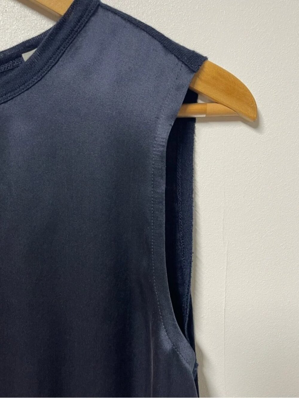 VINCE Navy Silk Front Crew Neck Sleeveless Tank Top Blouse Size S - Picture 4 of 10